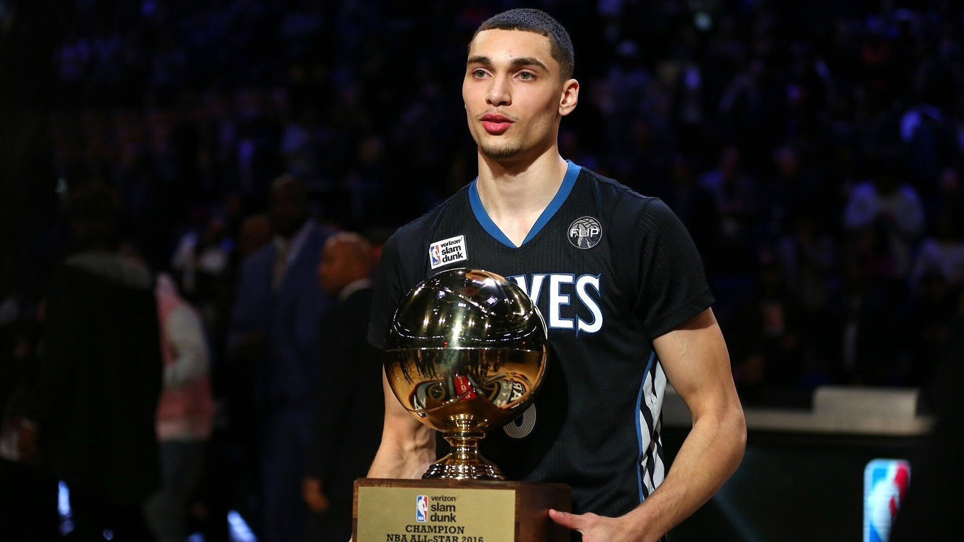 爱德华兹之夜,当数据爆炸照亮F1街道赛的每一寸沥青