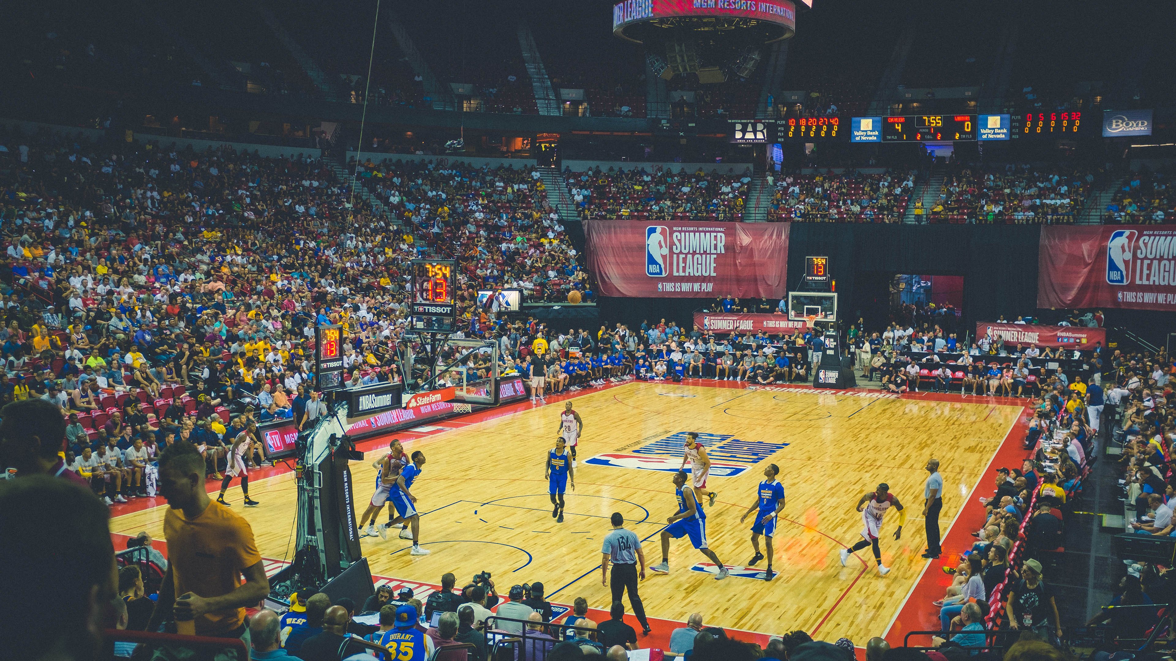 伦纳德单骑镇群雄，火箭升空受阻，独行侠主场沦陷