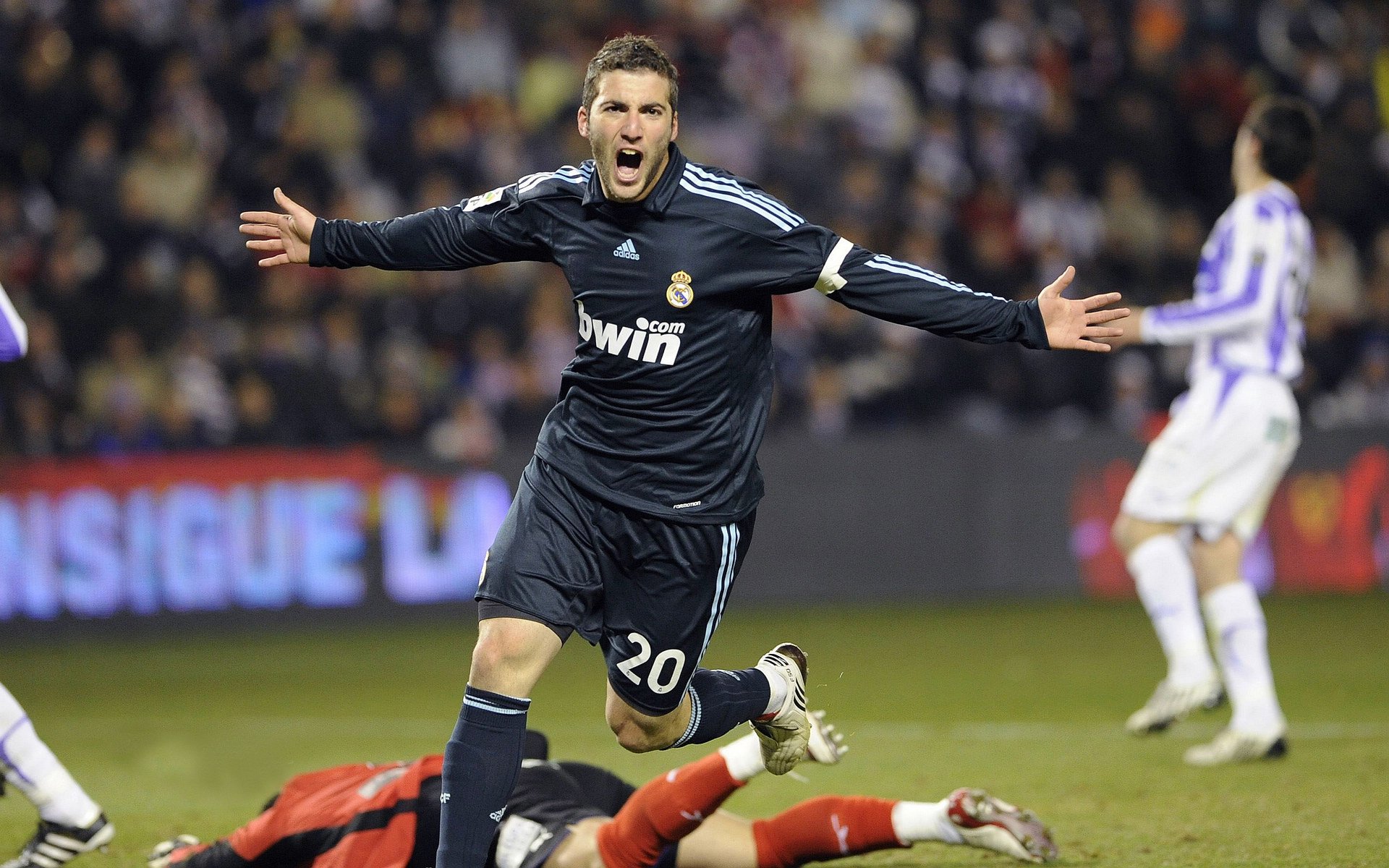 绿茵场上的黄色潜水艇,比利亚雷亚尔式战术如何击沉玻利维亚高原神话